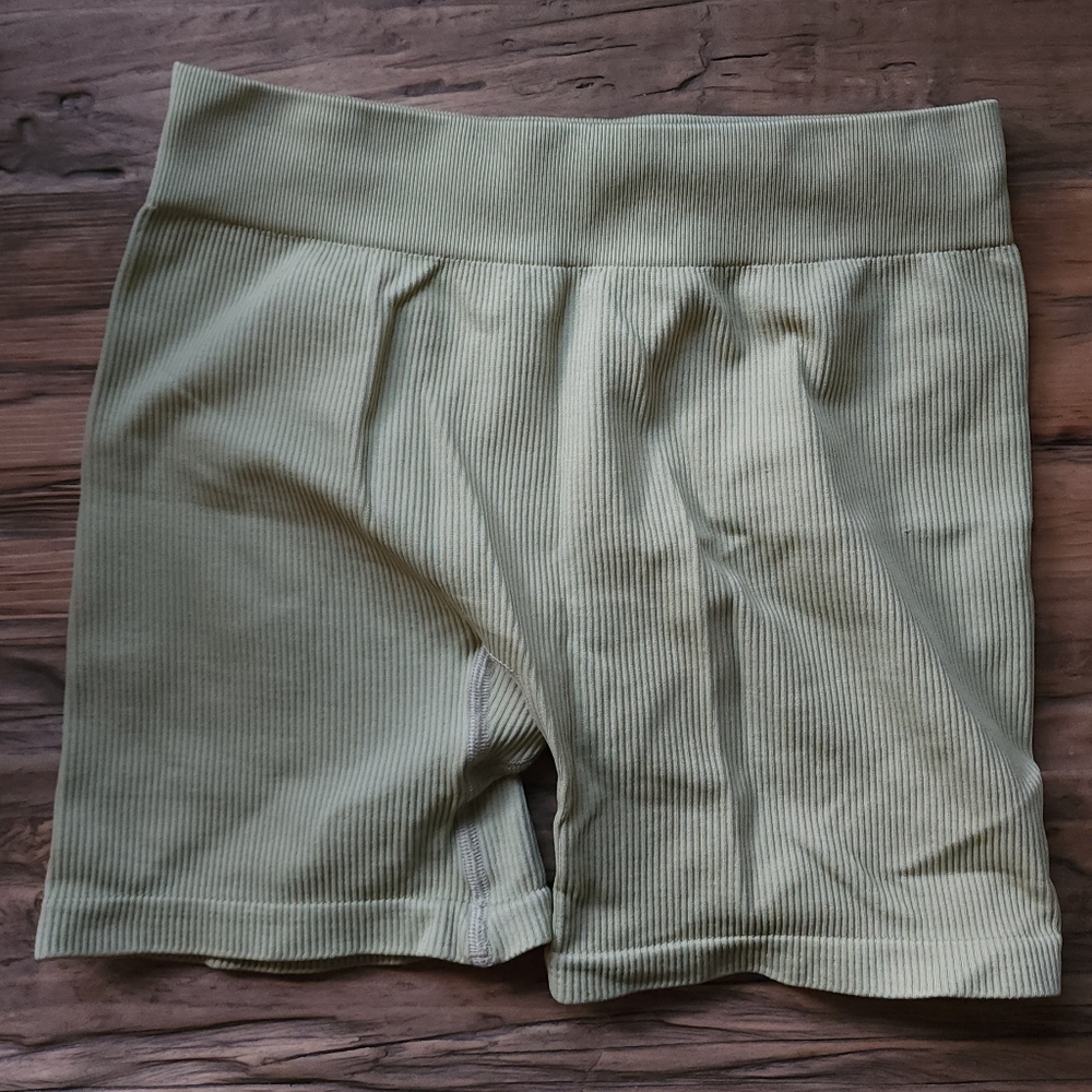 Sefi Low Waist Ribbed Green Activewear Shorts